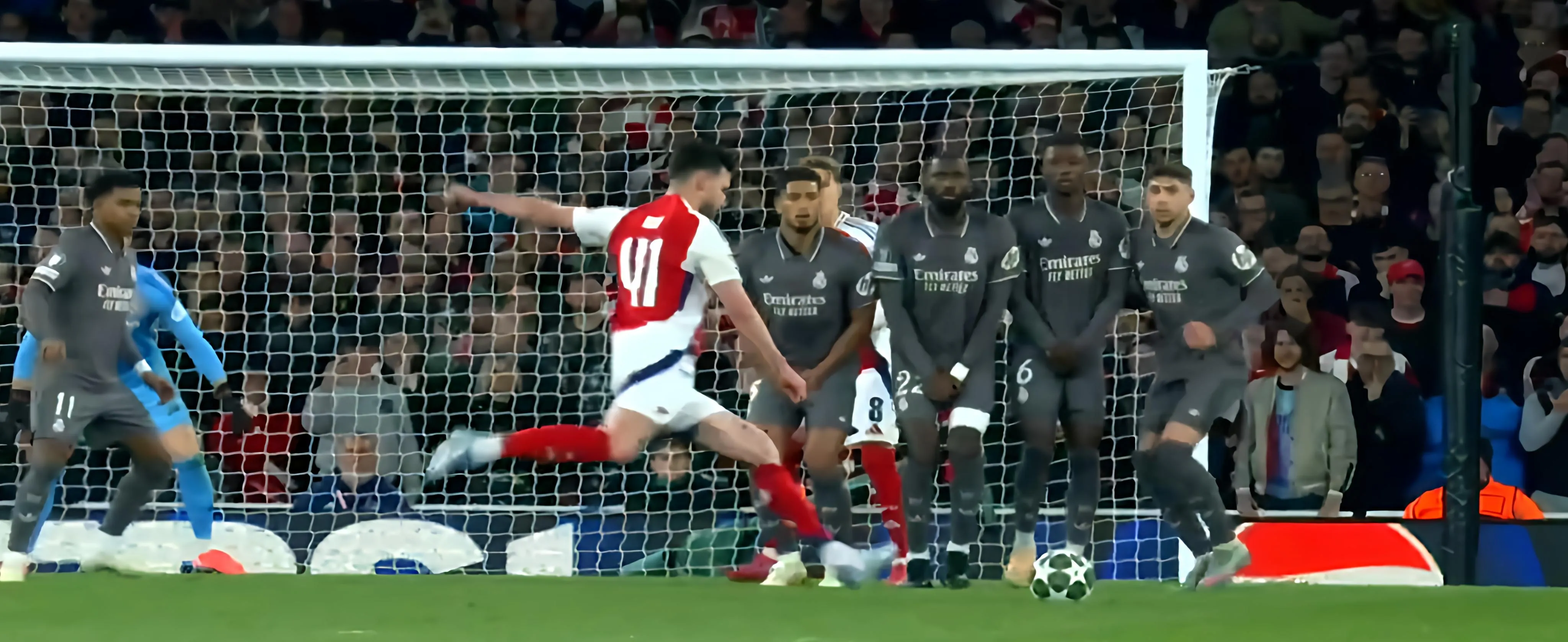 德罗巴在阿森纳比赛中比赛局势复杂，比赛规则变更引发热议！赢得满堂喝彩