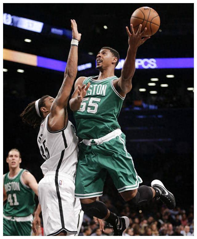 凯尔特人新秀表现惊艳，全场观众掌声不断，以上这样游戏.