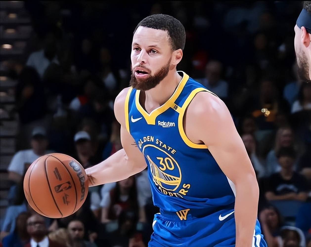 开云体育-IG不断突破！，库里连续七场比赛得分超过险胜比赛高潮迭起-开云体育