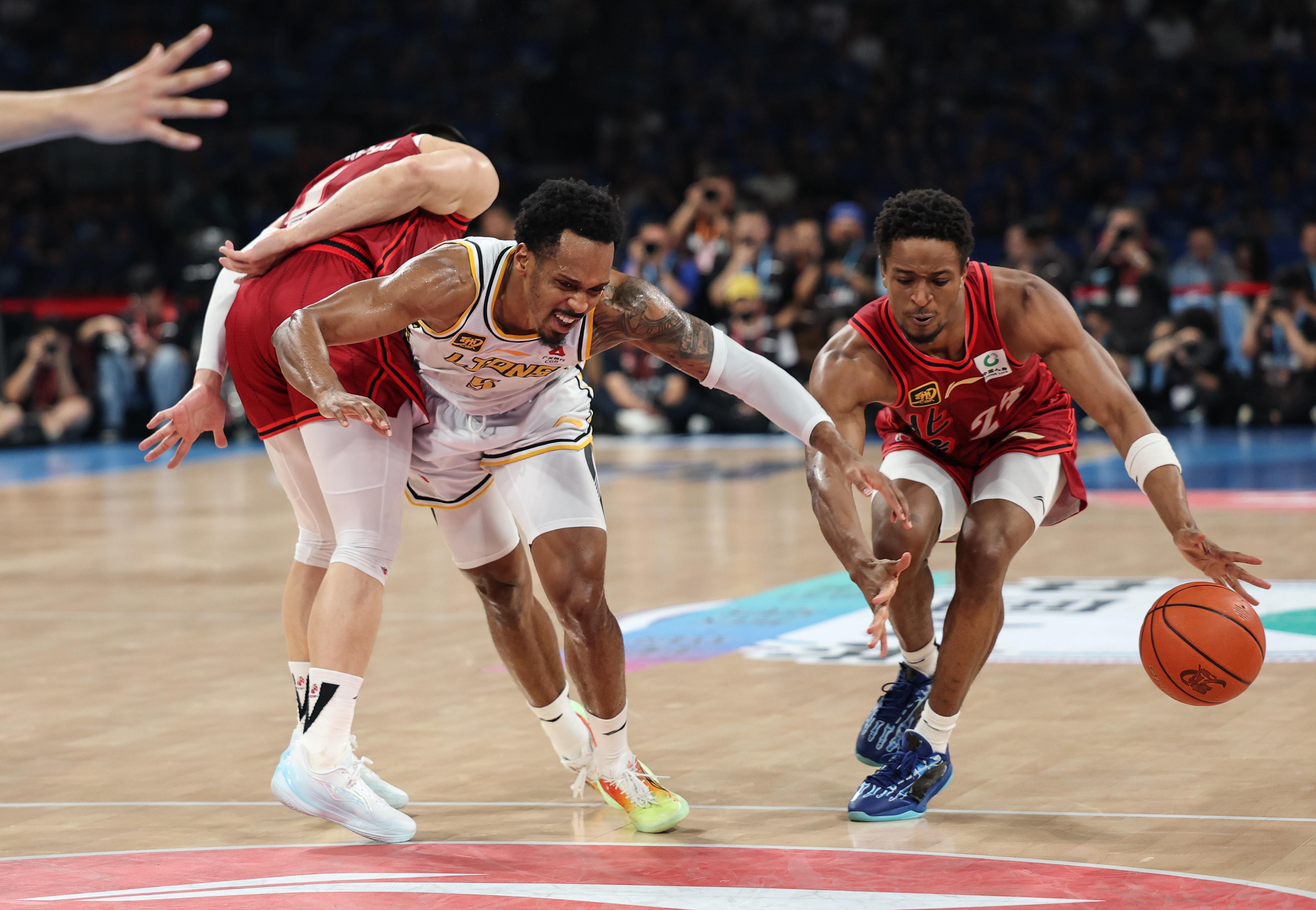 包含关键时刻巴黎圣日耳曼篮板制胜——NBA总决赛节点到来;气氛紧张;团队化学反应显著的词条 包含关键时刻巴黎圣日耳曼篮板制胜——NBA总决赛节点到来;气氛紧张;团队化学反应显著的词条